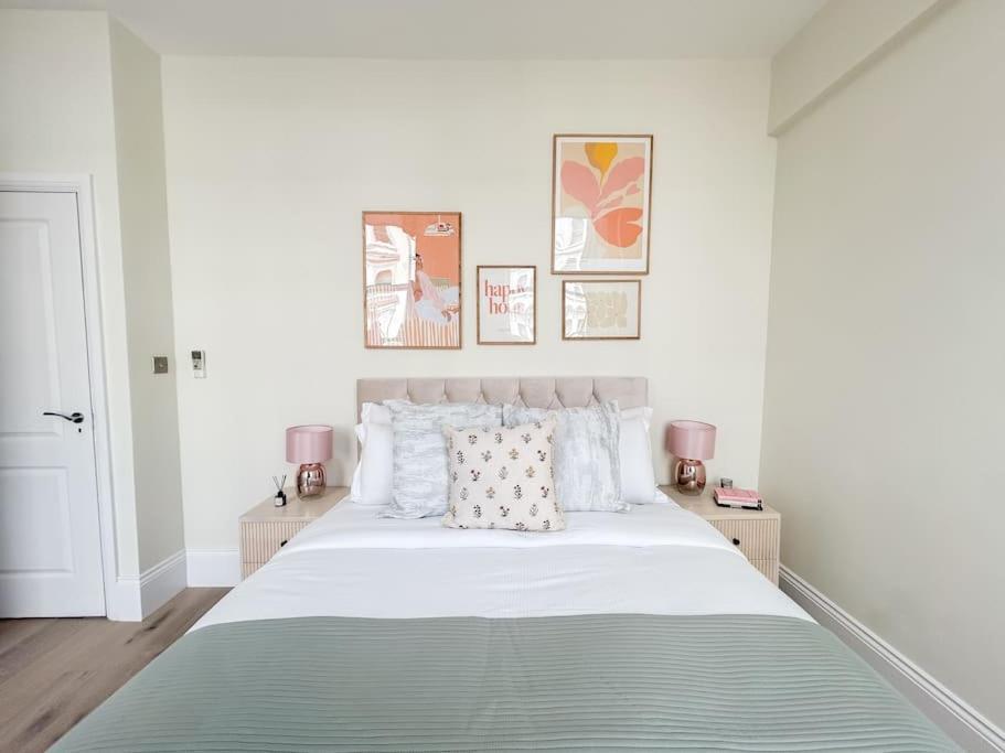 Stylish And 1 Bedroom Apartment