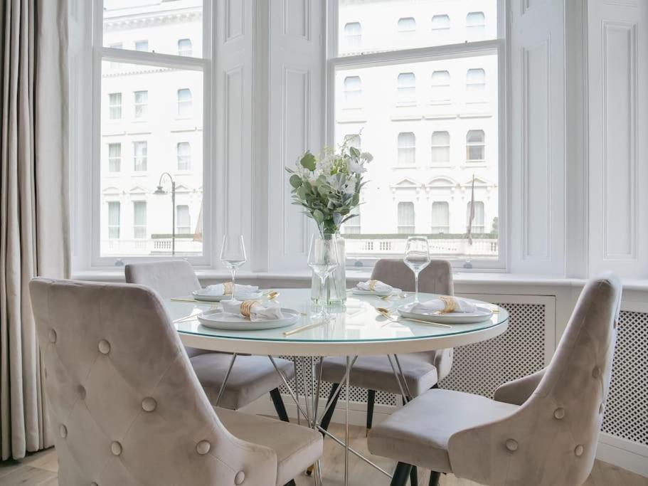 Apartment Stylish And 1 Bedroom London