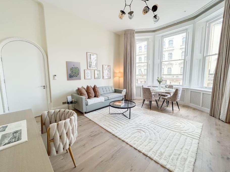 Stylish And 1 Bedroom *