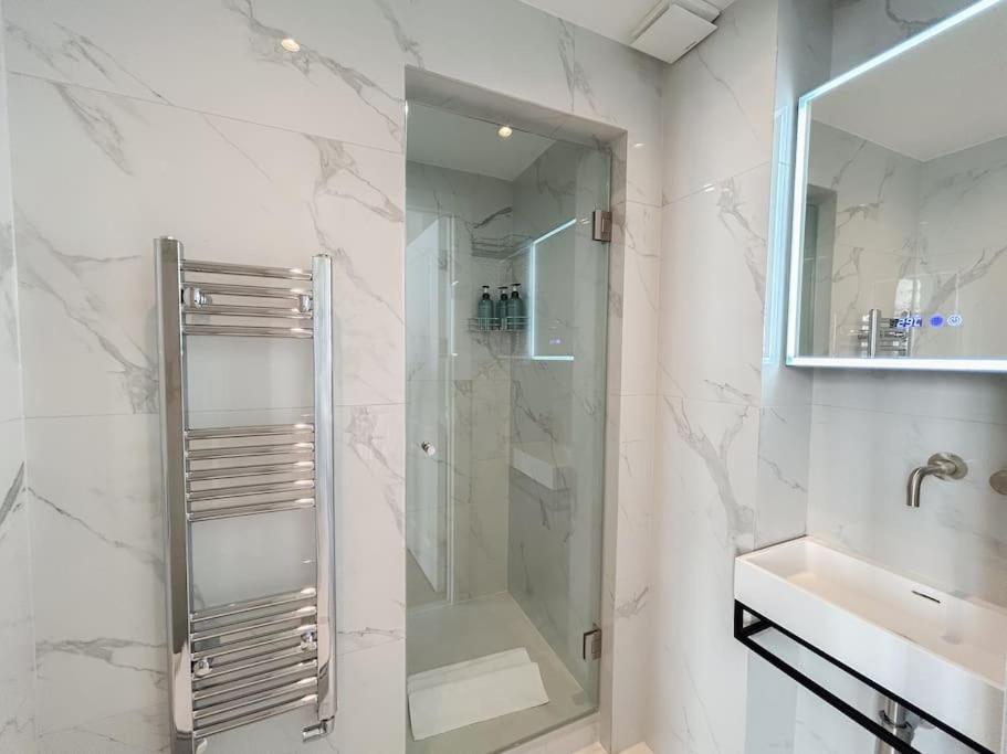 Stylish And 1 Bedroom * London