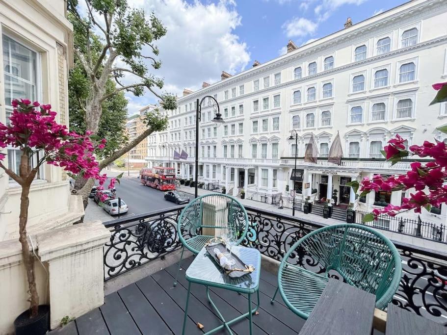 Stylish And 1 Bedroom Apartment