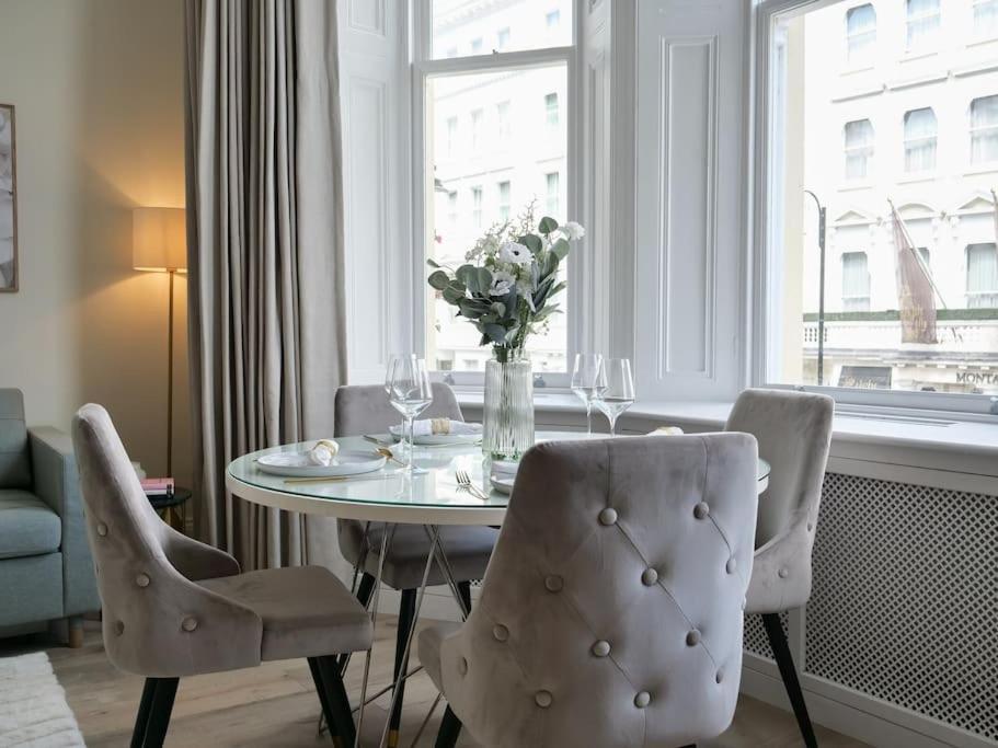 Stylish And 1 Bedroom *