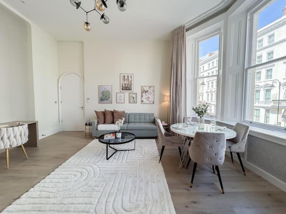 Stylish And 1 Bedroom Apartment